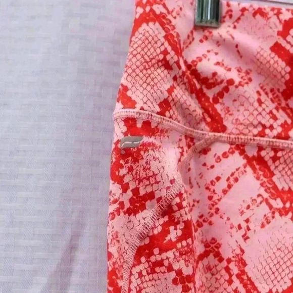Fabletics Powerhold size XL pink/red snake print capri leggings - Picture 2 of 9